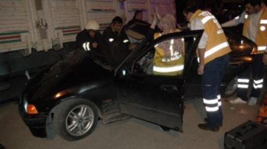 Otomobilde Sıkışan Şahıs Güçlükle Kurtarıldı