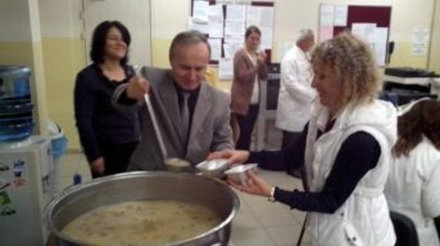 &Ouml;ğretmenlerin Ağzı Aşure İle Tatlandı