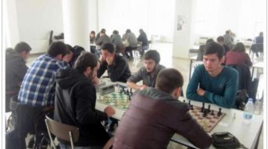 Ad&uuml; Satran&ccedil; Turnuvası'nda Şampiyonlar &Ouml;d&uuml;llendirildi