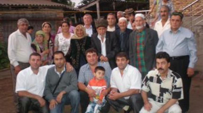 Y&uuml;z Yıl Sonra Ahıskalı Akrabalarına Kavuştu