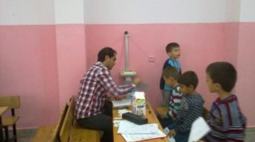 &Ccedil;om&uuml; Tıp Fak&uuml;ltesi Tarafından Okullarda Sağlık Taraması Yapılıyor