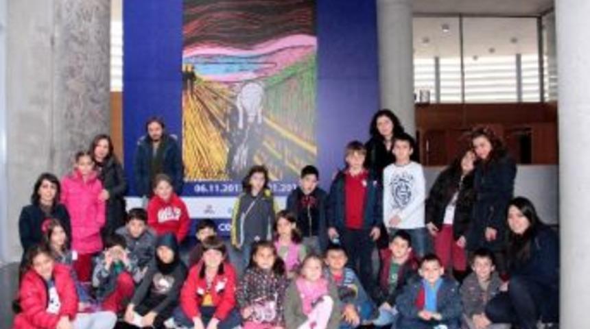 &Ccedil;ankayalı &Ccedil;ocuklardan Sanat &Ccedil;ıkarması