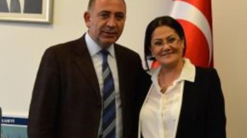 Chp'li &Ouml;zlem Şan Oğuzhan'dan Ankara &Ccedil;ıkartması