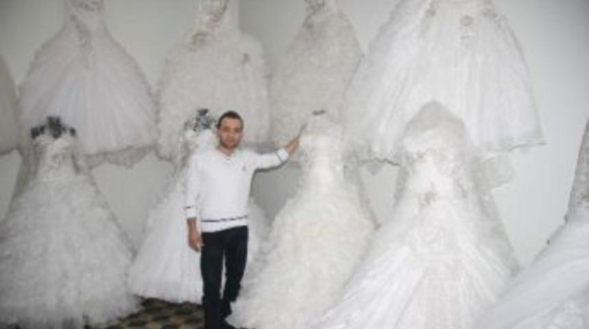 Gelinlikler D&uuml;ğ&uuml;n Mevsimini Bekliyor