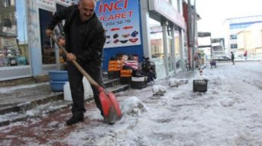 Erzurum&rsquo;da Kar Yağışı Ve Soğuk Hava