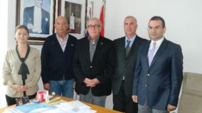 Emlak&ccedil;ılar, İngilizleri Konsolosa Şikayet Etti