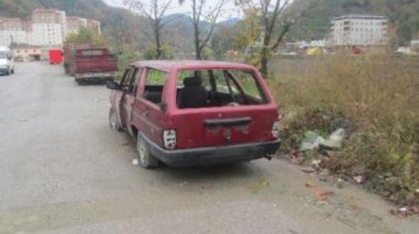 Of-&ccedil;aykara Karayolu Hurda Ara&ccedil; Mezarlığına D&ouml;n&uuml;şt&uuml;