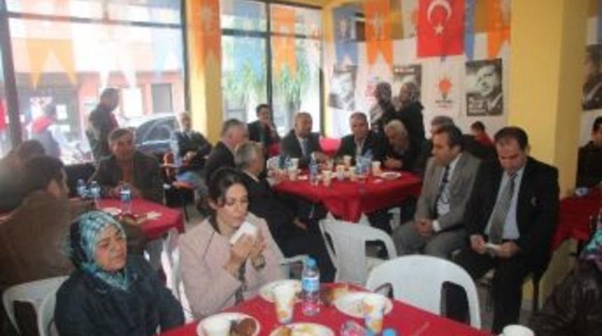 Ak Partili Atila, "bayraklı Hizmetin Merkezi Olacak"