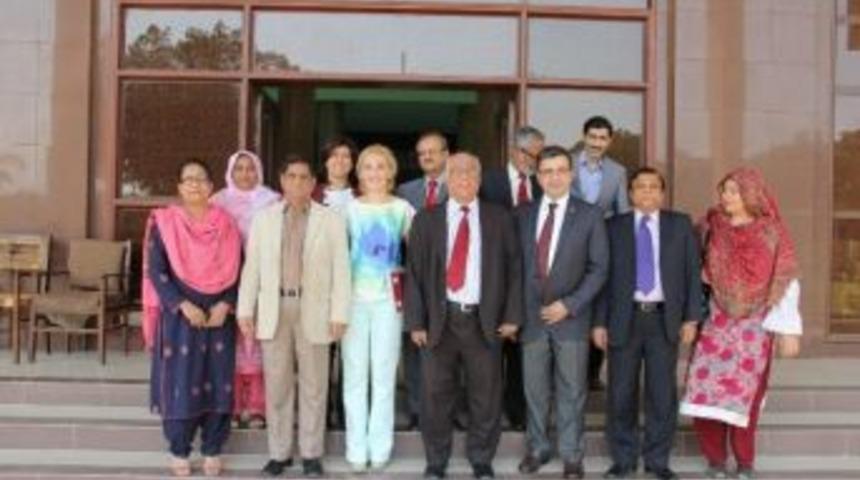 Pakistan&rsquo;dan İzmir&rsquo;e Eğitim K&ouml;pr&uuml;s&uuml;