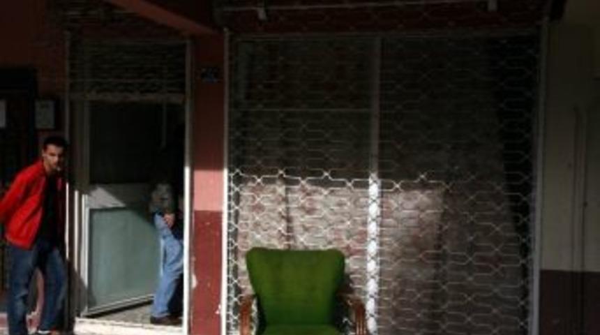 Evinde &ouml;l&uuml; bulundu