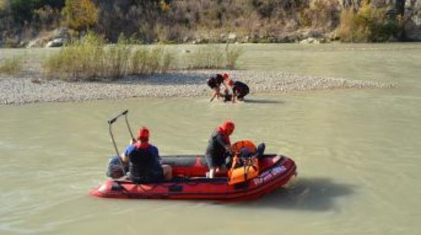 G&ouml;ksu Nehri'nde tehlikeli tatbikat