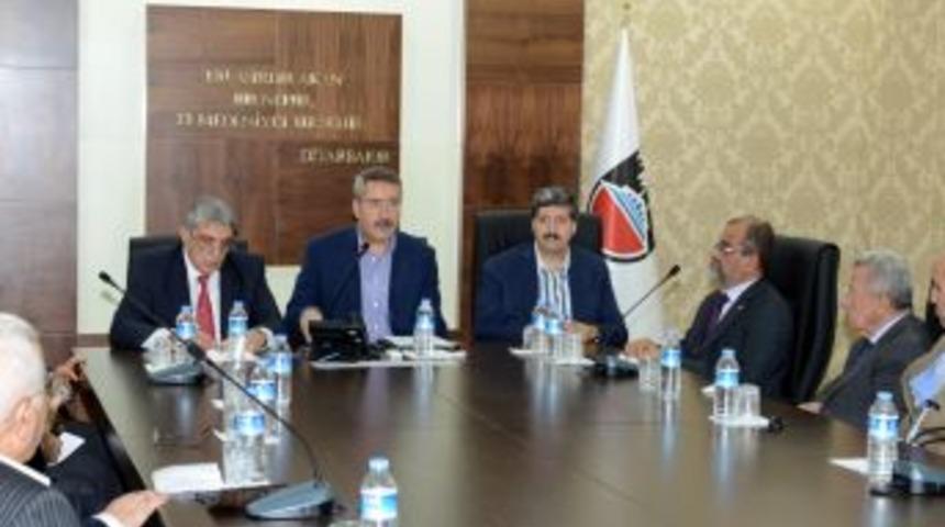 İzmirli Işadamları Diyarbakır'da Yatırım Imkanlarını Inceledi