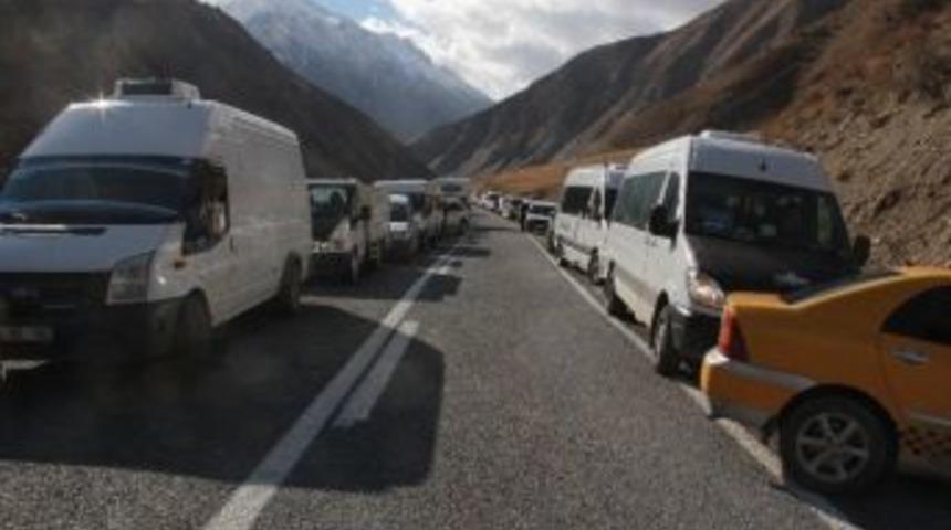 Hakkari-van Karayolunda Mayın Paniği