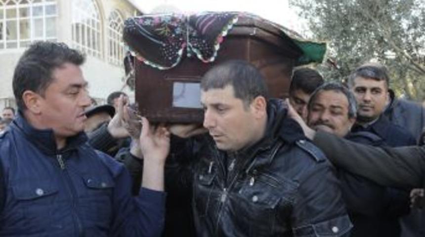 Trafik Kazasında &Ouml;len Hemşire Toprağa Verildi