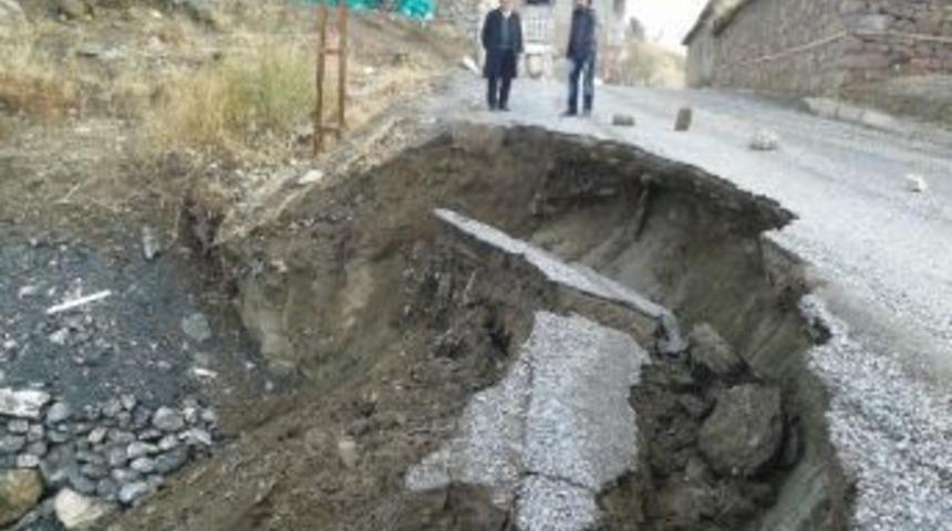 Yağışlara Dayanamayan Mahalle Yolu &Ccedil;&ouml;kt&uuml;