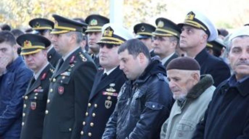 Eşinin yemin t&ouml;renine giderken kazada &ouml;len hemşire toprağa verildi