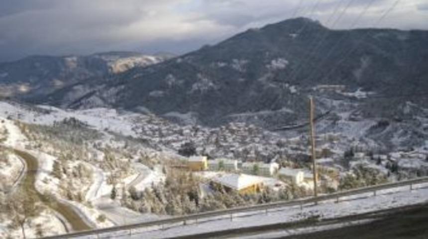 K&uuml;re beyaza b&uuml;r&uuml;nd&uuml;