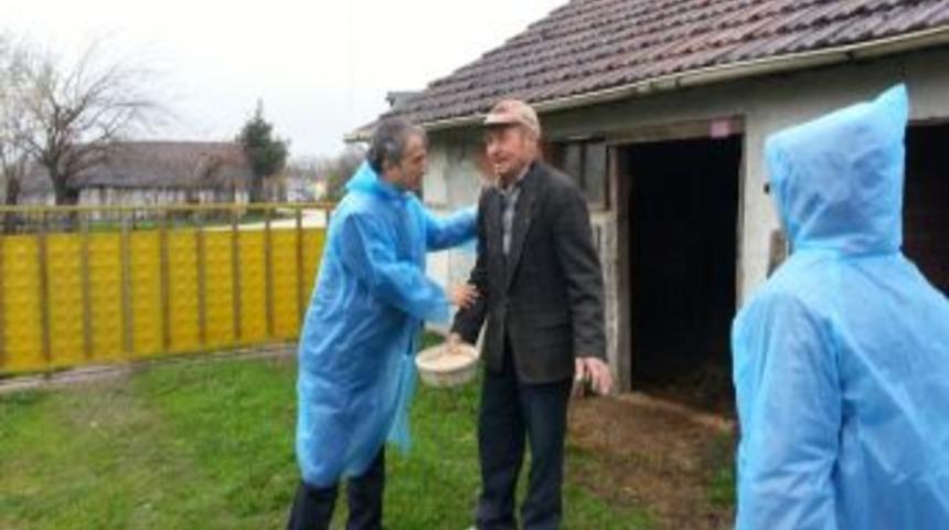 Karakadı ve &ccedil;alışma arkadaşları Uzuncaorman k&ouml;y&uuml;'nde