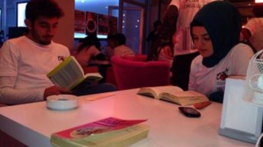 Tog G&ouml;n&uuml;ll&uuml;lerinden &lsquo;toguyoruz&rsquo; İsimli Kitap Okuma Etkinliği