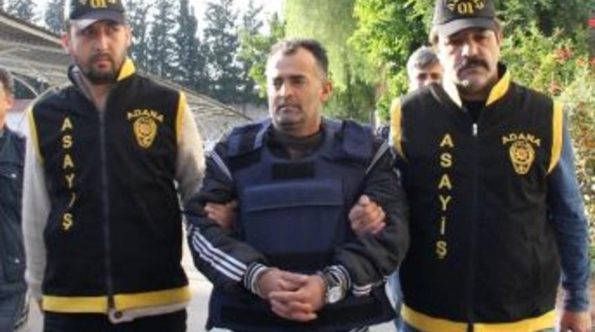 Adana'daki &Ccedil;ifte Cinayetin Zanlısı: " 'erkeksen &Ouml;ld&uuml;r' Dedi"