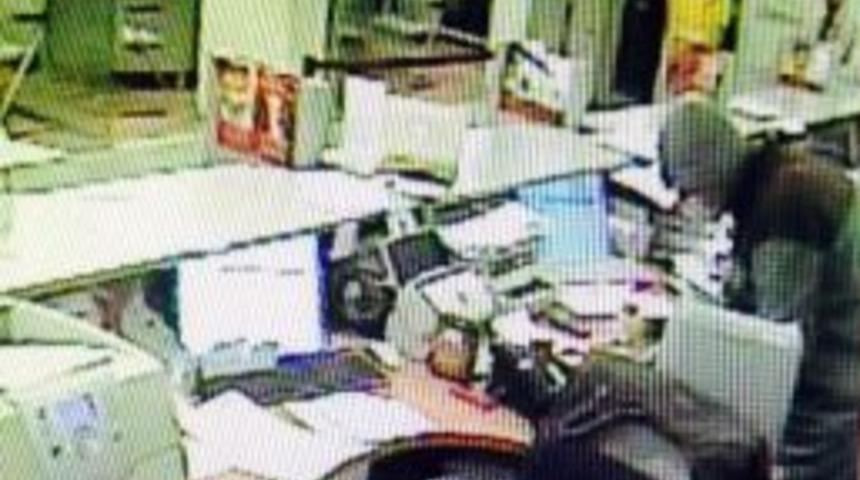 Acemi Soyguncular Belediye Otob&uuml;s&uuml; Şof&ouml;r&uuml; &Ccedil;ıktı