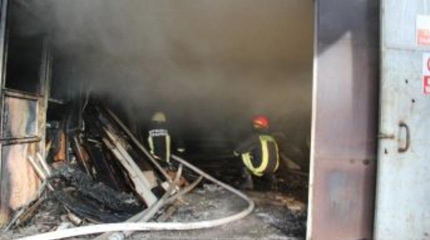 Denizli&rsquo;de Mobilya At&ouml;lyesinde Yangın