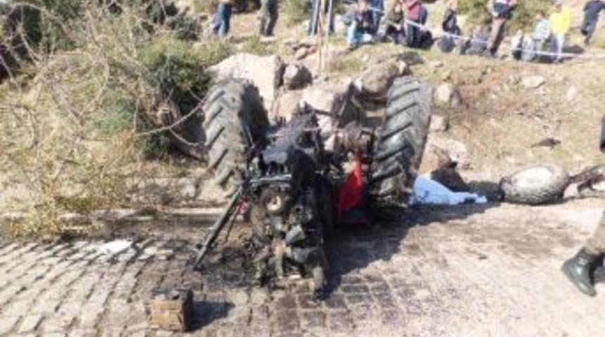 Ayvacık&rsquo;ta Trakt&ouml;r Devrildi: 1 &Ouml;l&uuml;