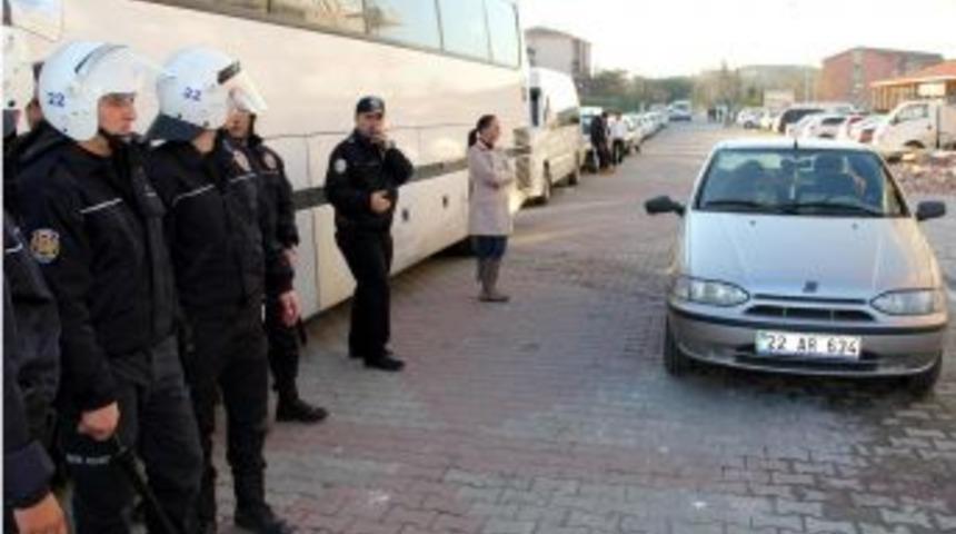 Basketbol Ma&ccedil;ı Sırasında Salon Dışında Gerginlik