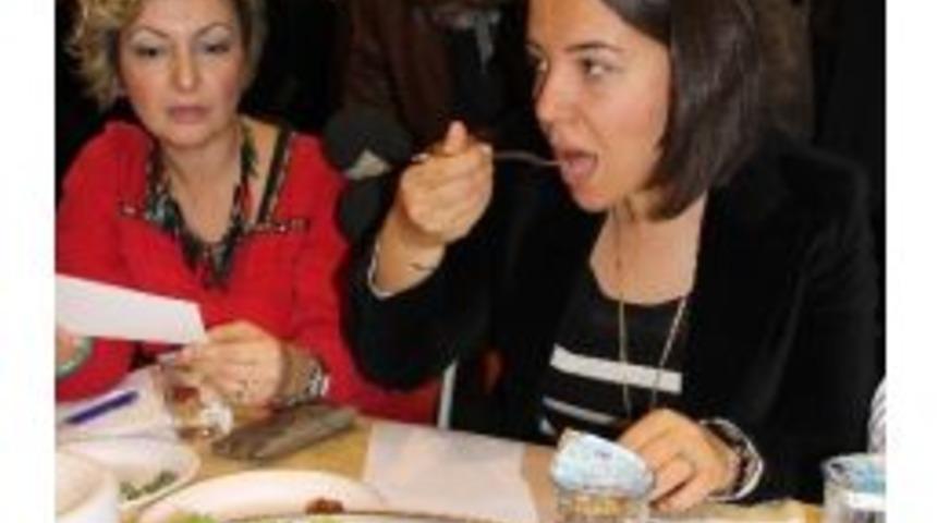 Bayat Ekmekten Nefis Yemekler Ve Tatlılar Yaptılar