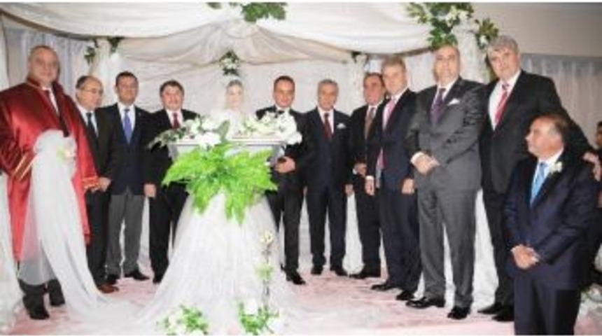 Arın&ccedil;, Manisa'da Nikah Şahidi Oldu