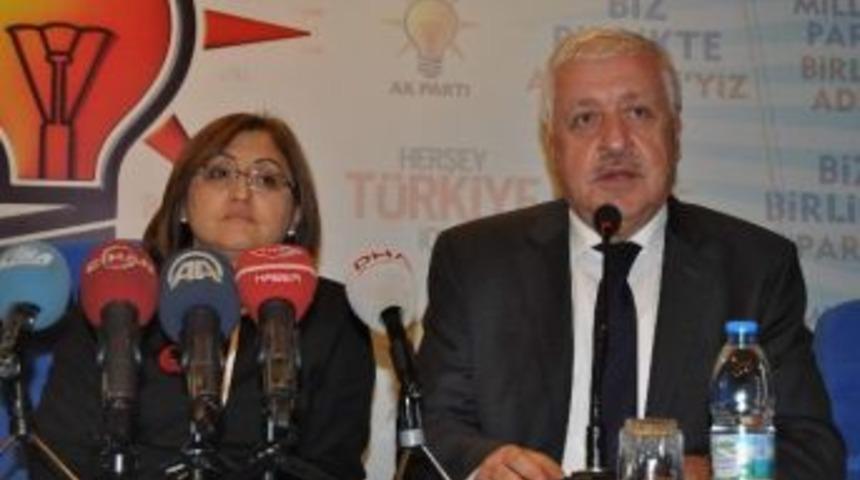 Bakanlar, Ak Parti İl Teşkilatını Ziyaret Etti