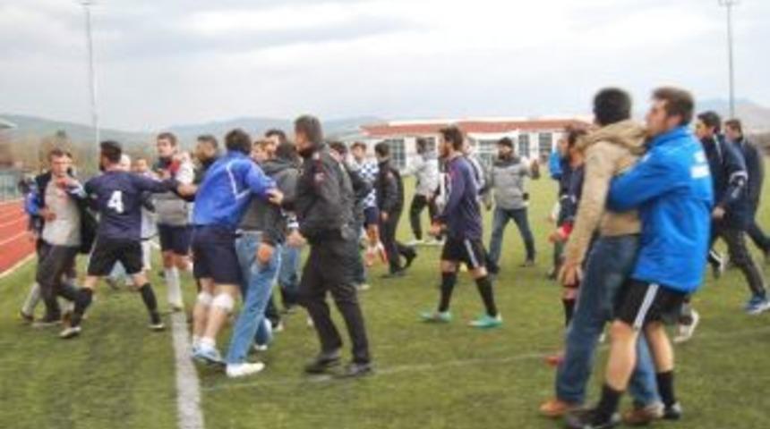 &Uuml;niversiteler Arası Ma&ccedil;ta Kavga &Ccedil;ıktı