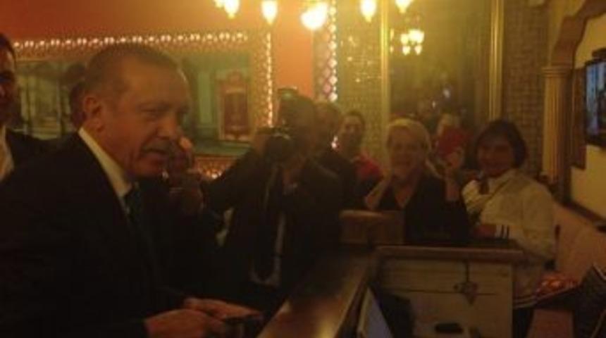 Başbakan, Marmaris'te Peynir Ekmek Yedi