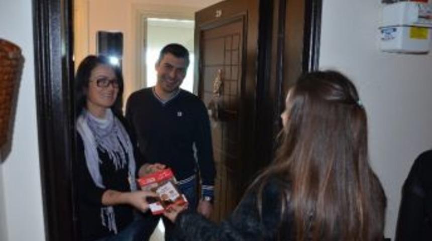 Ali Talak G&ouml;n&uuml;ll&uuml;leri &Ccedil;iğli&rsquo;de Kahve Dağıttı