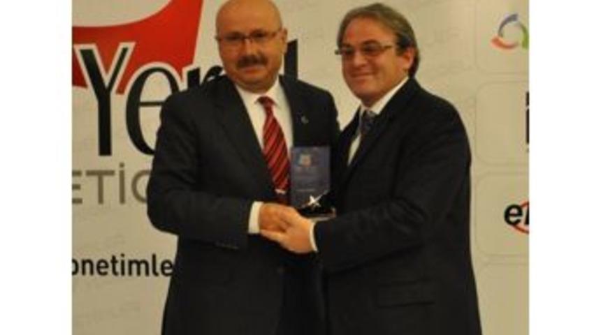 Samur, İkinci Kez Yılın İl&ccedil;e Belediye Başkanı Se&ccedil;ildi