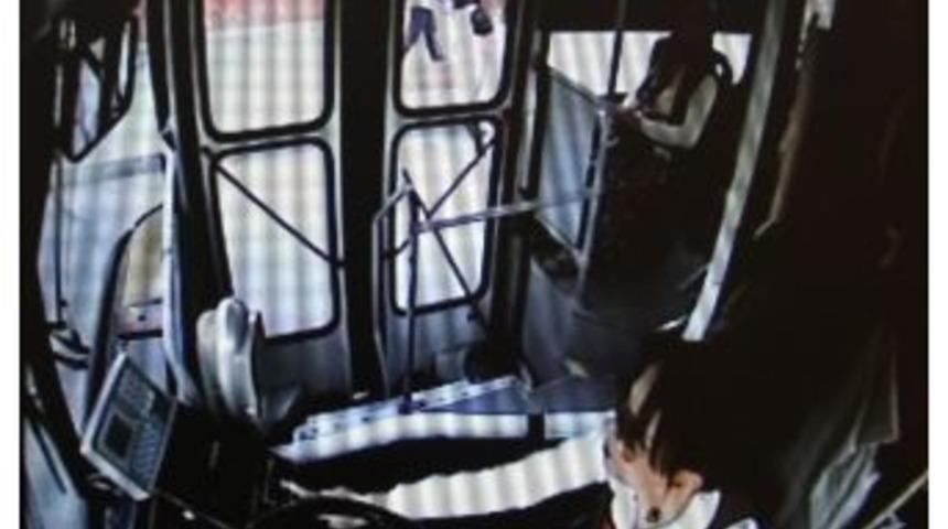 Cep Telefonu &Ccedil;alınan Otob&uuml;s Şof&ouml;r&uuml; Perişan Oldu
