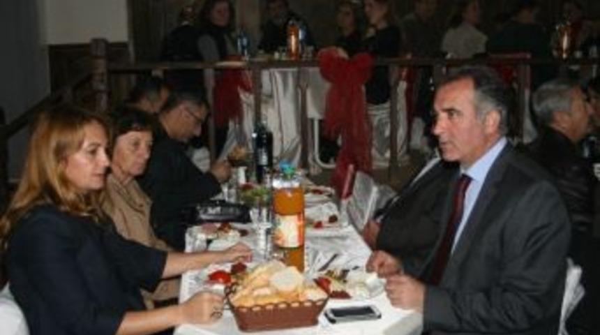 Başkan S&uuml;rer &Ouml;ğretmenlere Yemek Verdi