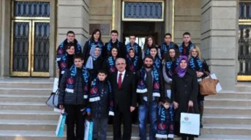 Bosnalı &Ccedil;ocuklardan Vali Tuna&rsquo;ya Ziyaret