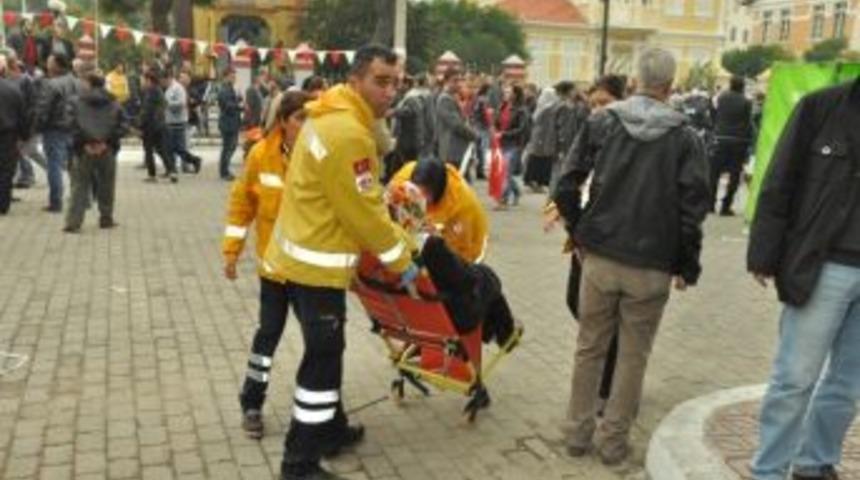 Başbakanı Beklerken, İzdiham Nedeniyle Bayıldılar