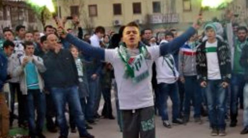 Bursaspor Taraftarlarından Y&ouml;netime Tepki