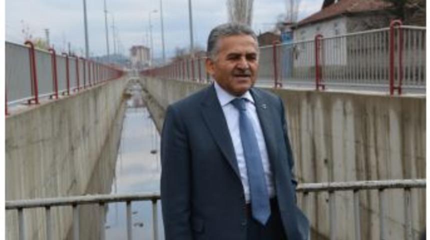 Taşkın Su Kanalları Temizlendi