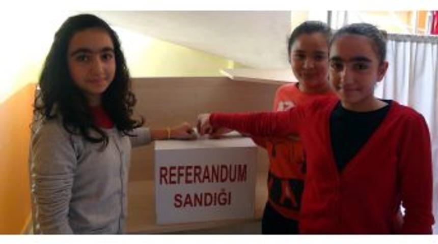 &Ouml;ğrenciler Ve Veliler Dershaneler I&ccedil;in Referanduma Gitti
