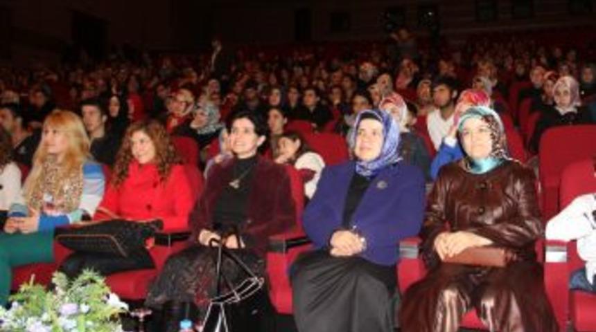 &Uuml;niversiteli Gen&ccedil;ler Eğitimcileri Unutmadı