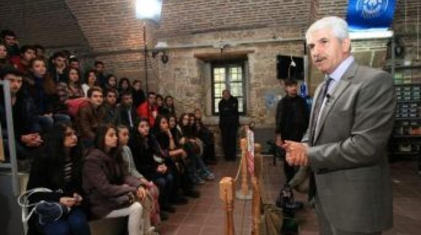 Başkan Sakallı, Gazi &Uuml;niversitesi &Ouml;ğrencilerine Camı Anlattı