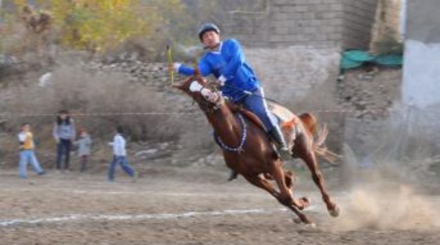 Cirit M&uuml;sabakası Sonrası &Ccedil;ocuklar At Binmenin Keyfini Yaşadı