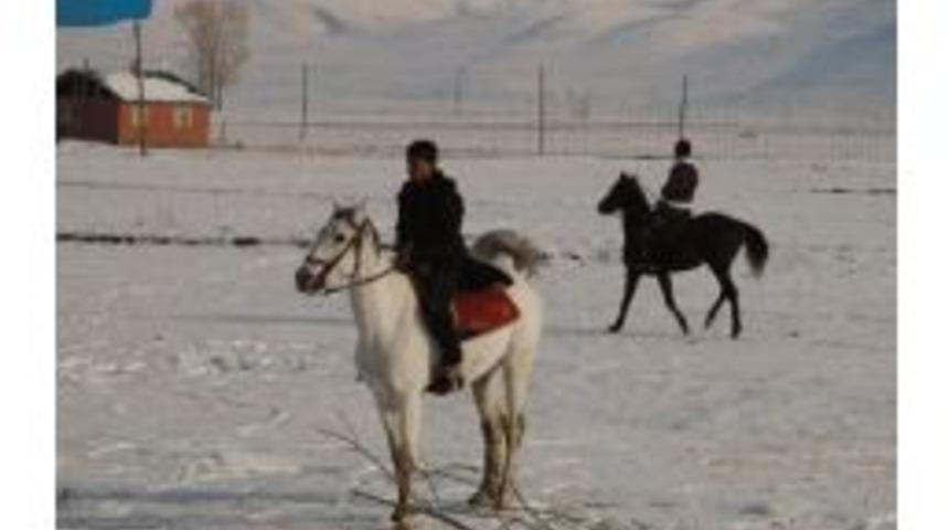 Kar &Uuml;zerinde Oynanan Cirit Nefes Kesti