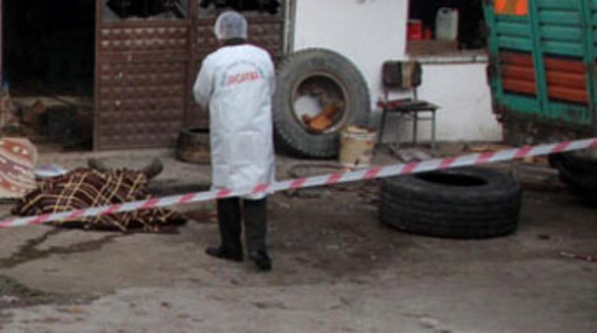 Fırlayan jant kafasını par&ccedil;aladı