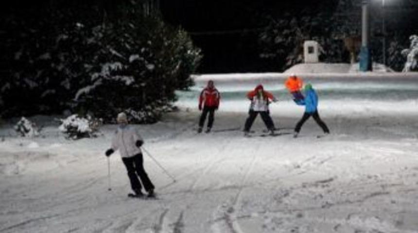 (&ouml;zel Haber) Yeni Sezonu A&ccedil;an Paland&ouml;ken&rsquo;de Muhteşem Gece Kayağı