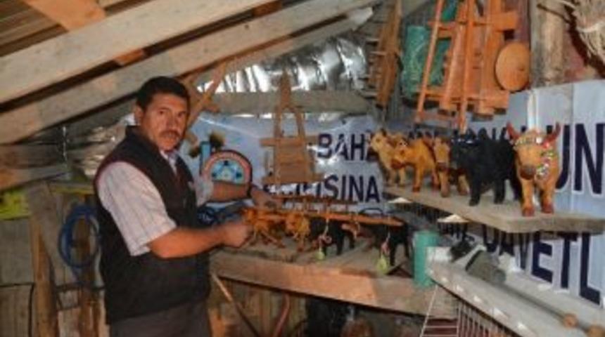 Kağnılarını Tavan Arasında Yapıyor