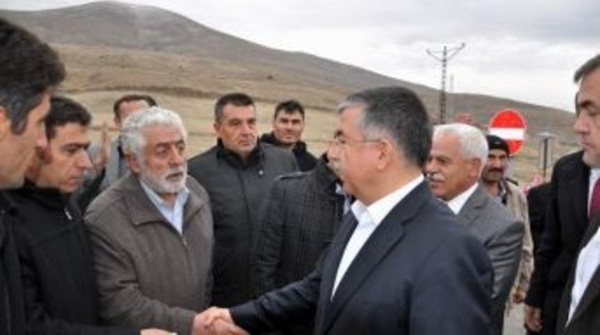 Bakan Yılmaz Yıldızeli'nde Belediye Başkanı Adaylığı Hakkında A&ccedil;ıklama Yaptı